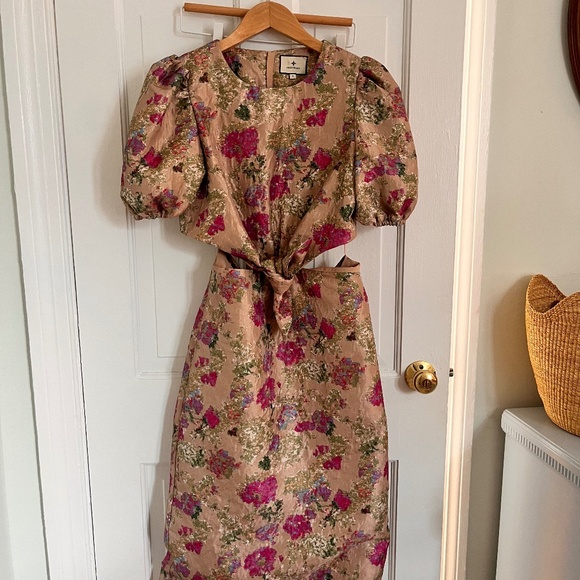 tuckernuck Dresses & Skirts - TUCKERNUCK Duchess Gracen Jacquard Floral Cut Out Midi Dress Small